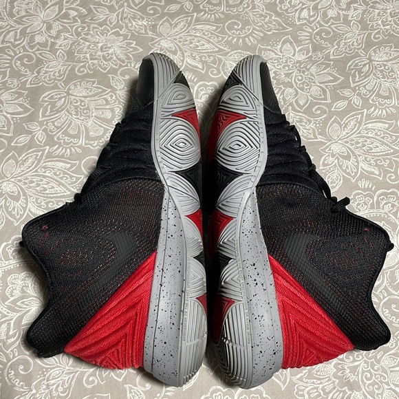 Kyrie 5 bred - Picture 6 of 6